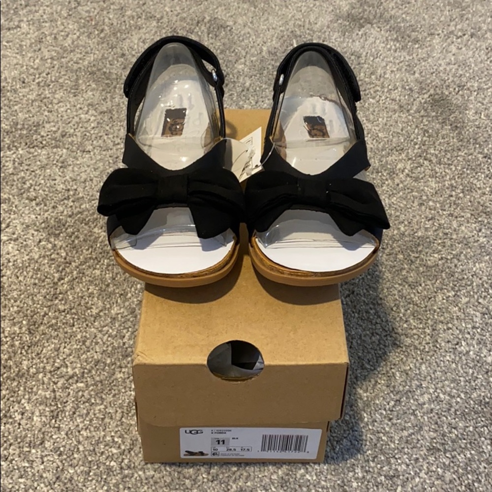 🖤 UGG toddler sandals🖤
